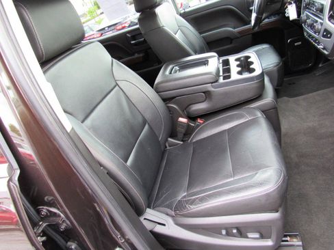 Used 2018 GMC Sierra 2500 SLT w/ Duramax Plus Package AWD/4WD image 32