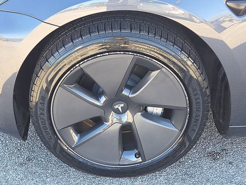 Used 2023 Tesla Model 3 Standard Range image 7
