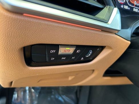 Used 2019 BMW 330i Sedan w/ Driving Assistance Package image 39