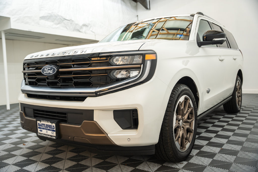 Used 2026 Ford Expedition King Ranch AWD/4WD image 3