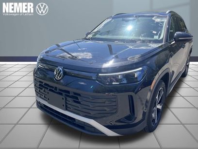 New 2025 Volkswagen Tiguan SE