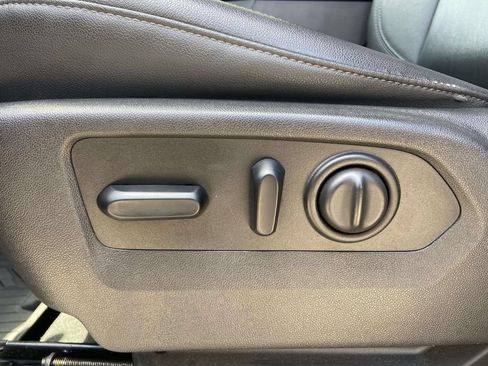 Used 2021 Chevrolet Silverado 1500 LT Trail Boss w/ Convenience Package II AWD/4WD image 18
