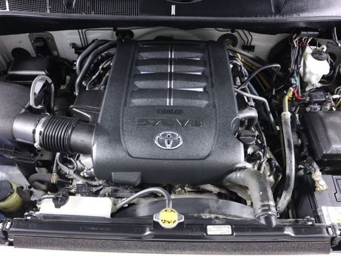Used 2015 Toyota Tundra SR5 w/ TRD Off Road Package AWD/4WD image 43