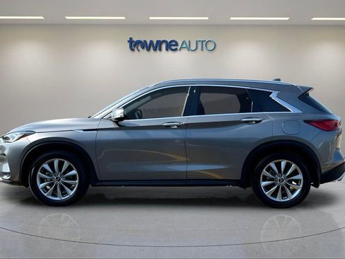Used 2022 INFINITI QX50 Essential image 2