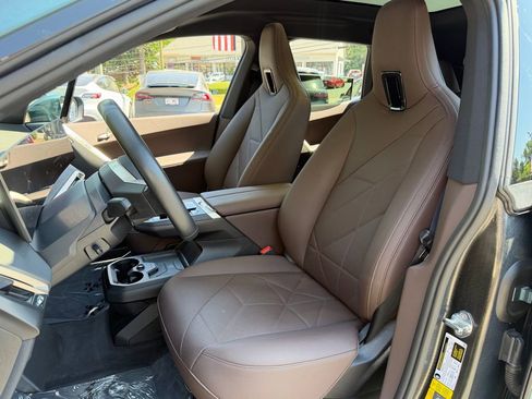 Used 2023 BMW iX xDrive50 w/ Sport Package AWD/4WD image 25
