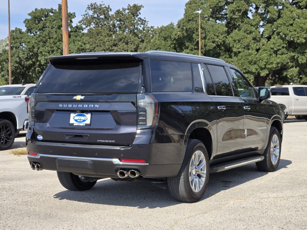 Used 2025 Chevrolet Suburban Premier RWD image 7