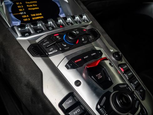 Used 2015 Lamborghini Aventador LP 700-4 image 29