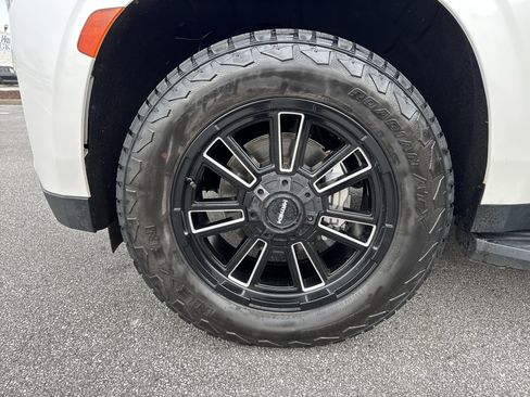 Used 2022 GMC Yukon SLT w/ SLT Premium Package RWD image 13