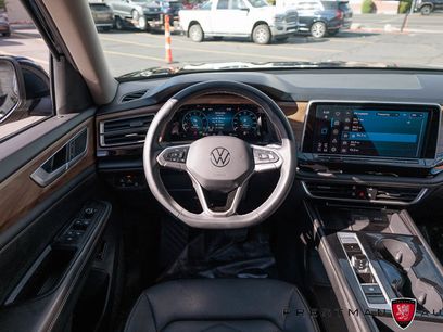 Used 2024 Volkswagen Atlas SE w/ Black Wheel Package