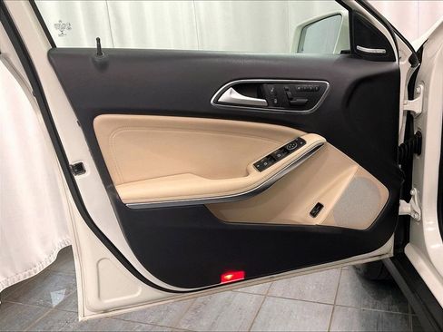 Used 2017 Mercedes-Benz GLA 250 4MATIC image 9