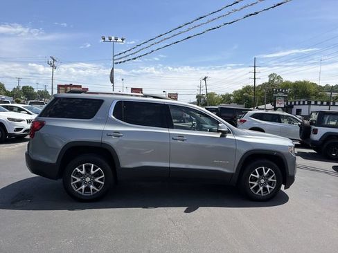 Used 2023 GMC Acadia SLT AWD/4WD image 3
