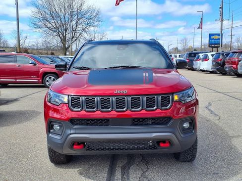 Used 2025 Jeep Compass Trailhawk image 2
