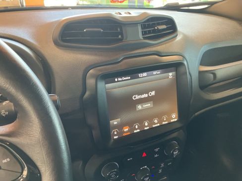 Used 2022 Jeep Renegade Altitude w/ Convenience Group image 18