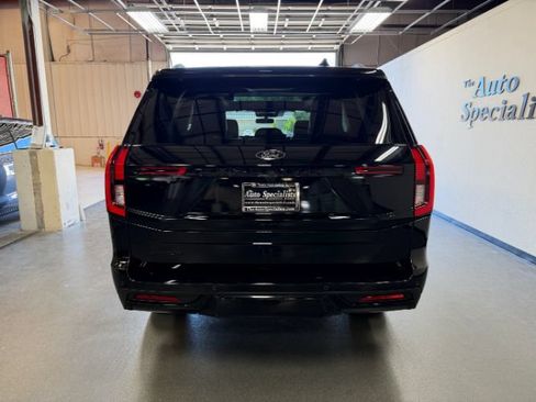 Used 2025 Ford Expedition Platinum w/ Stealth Performance Package AWD/4WD image 5