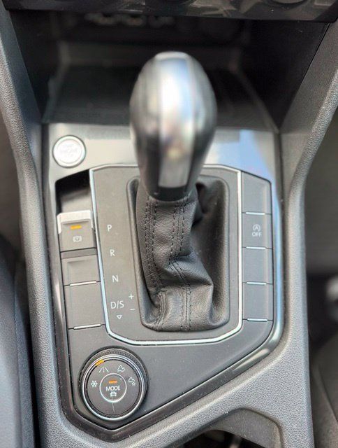 Used 2020 Volkswagen Tiguan SE AWD/4WD image 17