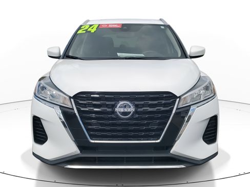 Certified 2024 Nissan Kicks SV image 2