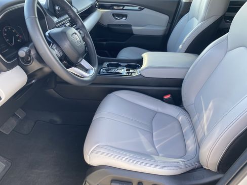 Used 2025 Honda Pilot EX-L image 16