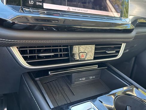 Certified 2025 Volkswagen Atlas SEL Premium R-Line image 39