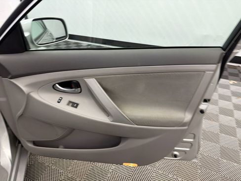 Used 2011 Toyota Camry LE FWD image 15