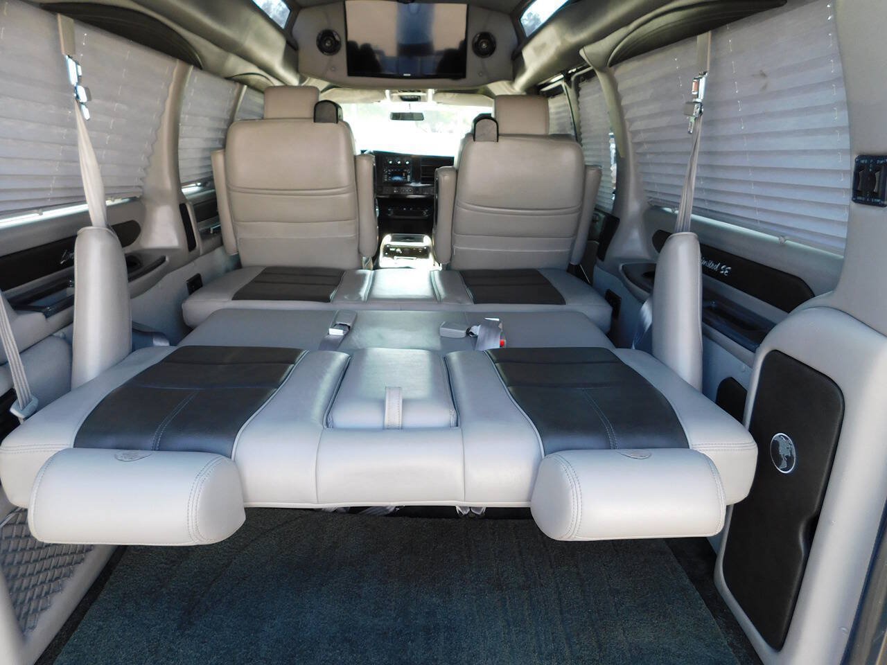 Used 2018 Chevrolet Express 2500 w/ Enhanced Convenience Package RWD image 70