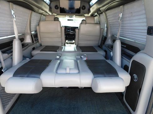 Used 2018 Chevrolet Express 2500 w/ Enhanced Convenience Package RWD image 70