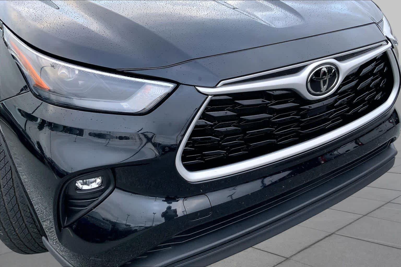 Used 2023 Toyota Highlander XLE FWD image 27