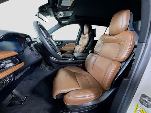 Used 2022 Lincoln Aviator Reserve w/ Equipment Group 201A AWD/4WD image 12