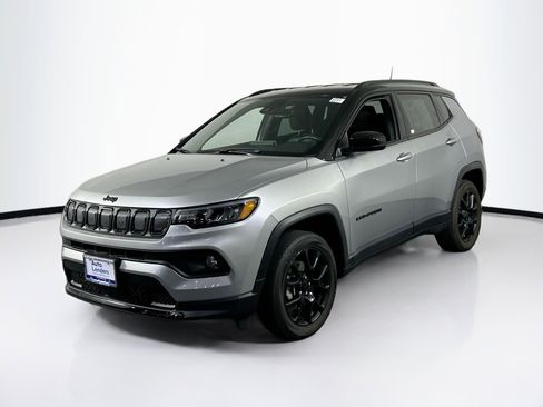Used 2022 Jeep Compass Latitude w/ Convenience Group AWD/4WD image 1