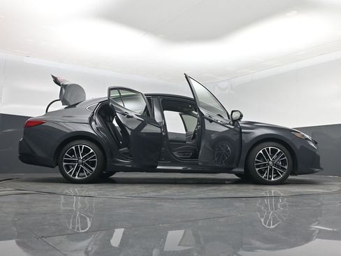 Used 2025 Toyota Camry XLE image 7