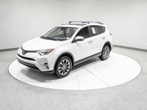 Used 2018 Toyota RAV4 Limited w/ Carpet Mat Package FWD image 35