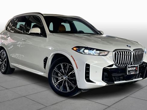 Used 2024 BMW X5 xDrive40i w/ M Sport Package image 2
