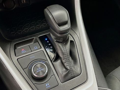 Used 2025 Toyota RAV4 LE image 25