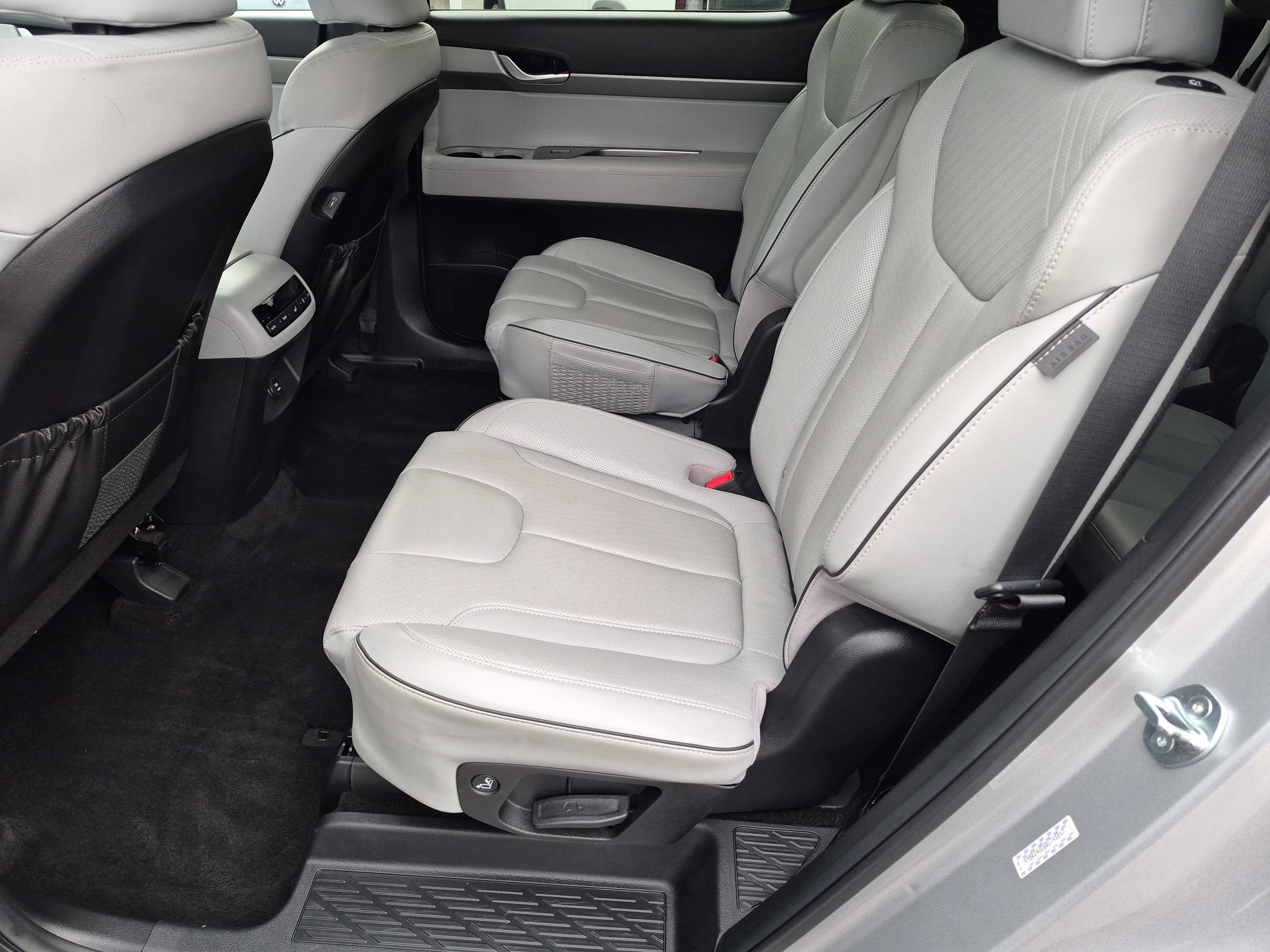 Used 2024 Hyundai Palisade SEL FWD image 15