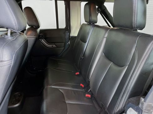 Used 2018 Jeep Wrangler Unlimited Sahara AWD/4WD image 29