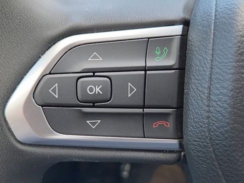 Used 2023 Jeep Compass Latitude image 12