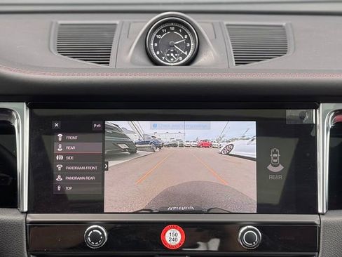Certified 2025 Porsche Macan AWD/4WD image 33