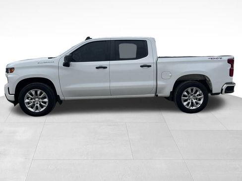Used 2020 Chevrolet Silverado 1500 Custom w/ Custom Value Package image 3