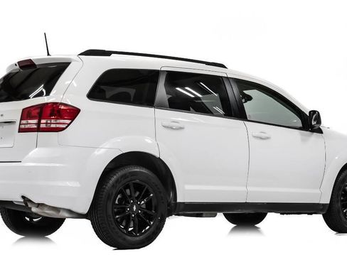 Used 2020 Dodge Journey SE w/ SE Popular Equipment Group FWD image 3