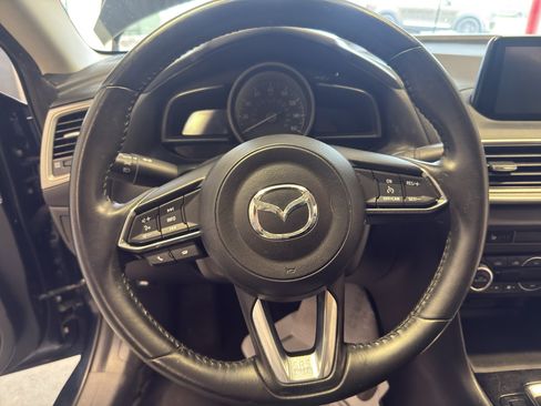 Used 2018 MAZDA MAZDA3 Touring FWD image 18