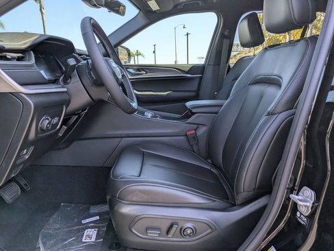 New 2025 Jeep Grand Cherokee Limited w/ Black Appearance Package image 8