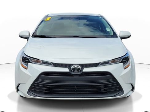 Used 2023 Toyota Corolla LE FWD image 2