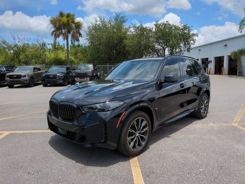 Used 2024 BMW X5 xDrive40i w/ M Sport Package AWD/4WD image 3
