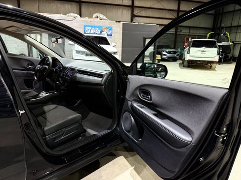 Used 2022 Honda HR-V LX image 25