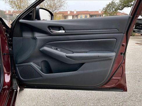 Used 2025 Nissan Altima 2.5 SV image 22