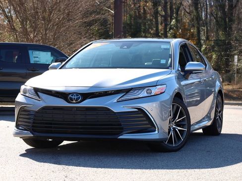 Used 2023 Toyota Camry XLE image 1
