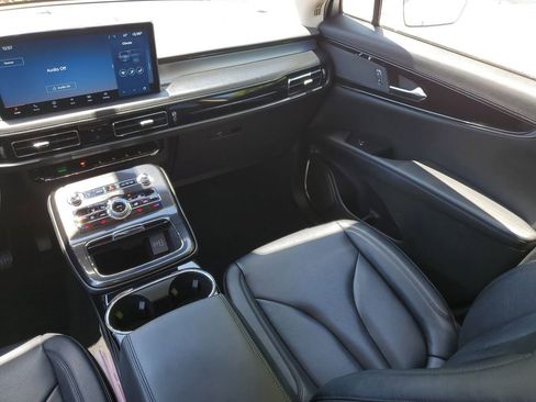 Used 2023 Lincoln Nautilus FWD w/ Premium Package image 16