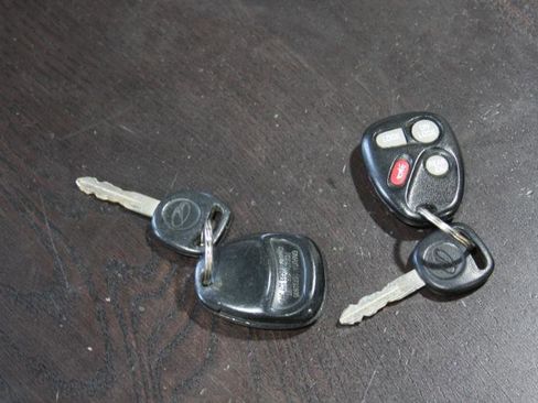 Used 2000 Oldsmobile Bravada AWD w/ Convenience Pkg I image 2