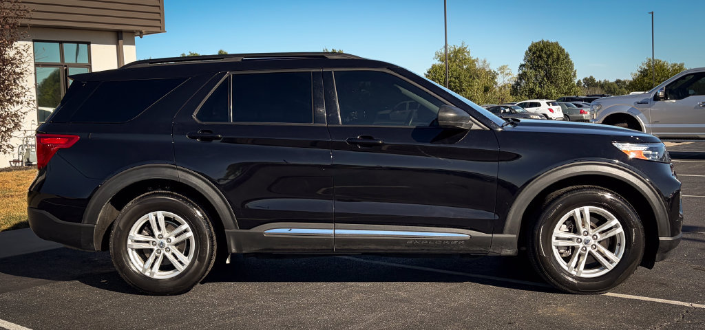 Used 2021 Ford Explorer XLT w/ Equipment Group 202A AWD/4WD image 19