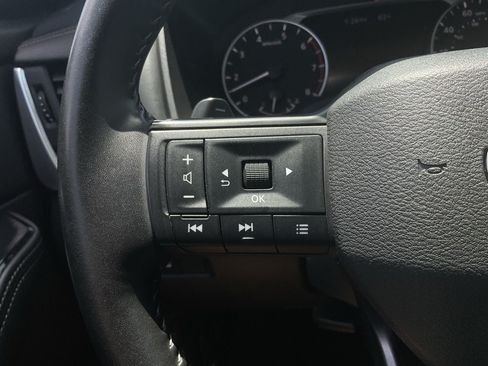 Used 2025 Nissan Rogue SV FWD image 16