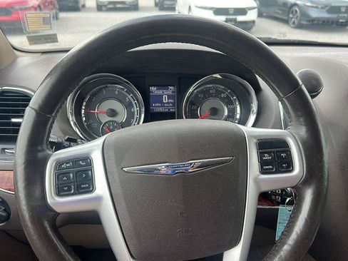 Used 2016 Chrysler Town & Country Touring w/ Driver Convenience Group FWD image 12